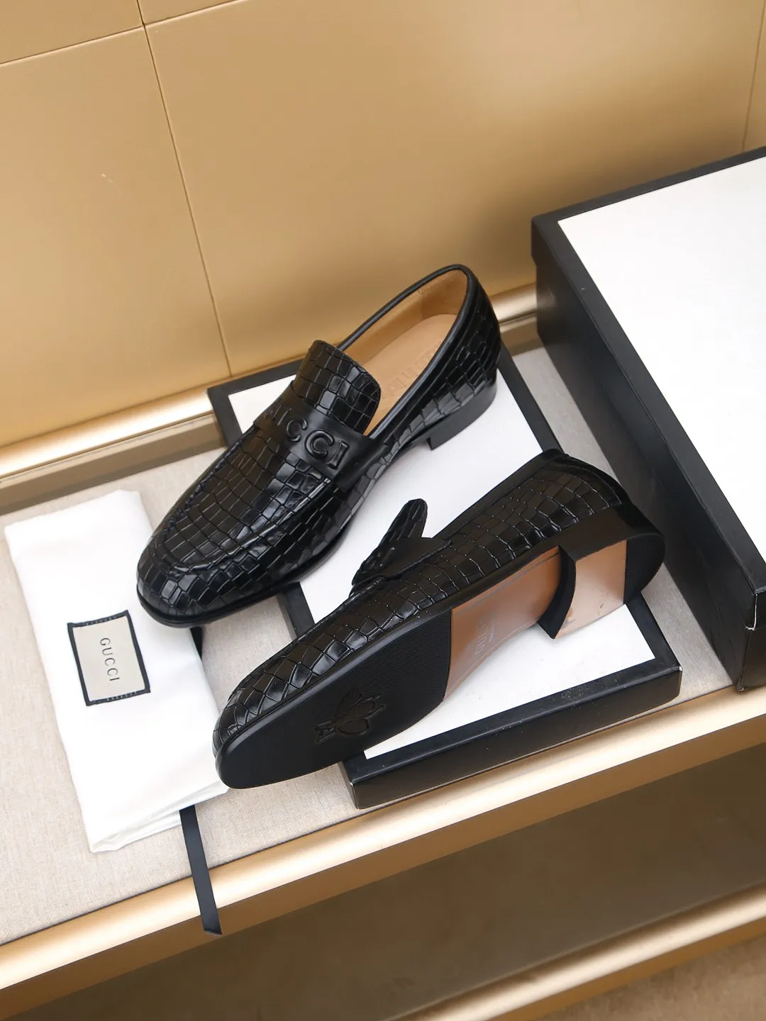 Men's men's shoes 💰460 🆘【GUCCI】Gucci ·🐂里· Hot-selling beanie shoes, top brand luxury, top quality, latest fashion beanie shoes.. The upper is made of original high mercerized smooth cow suede. (Full top layer water-dyed 🐂 leather and lining). The original stylish and stylish soft rubber wear-resistant and non-slip outsole is light and comfortable on the foot, available in 2 colors! Matching code: 39-44 (customized at 38.45.46.47)